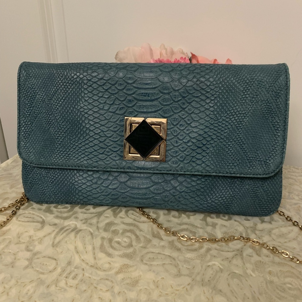 Urban Expressions large clutch